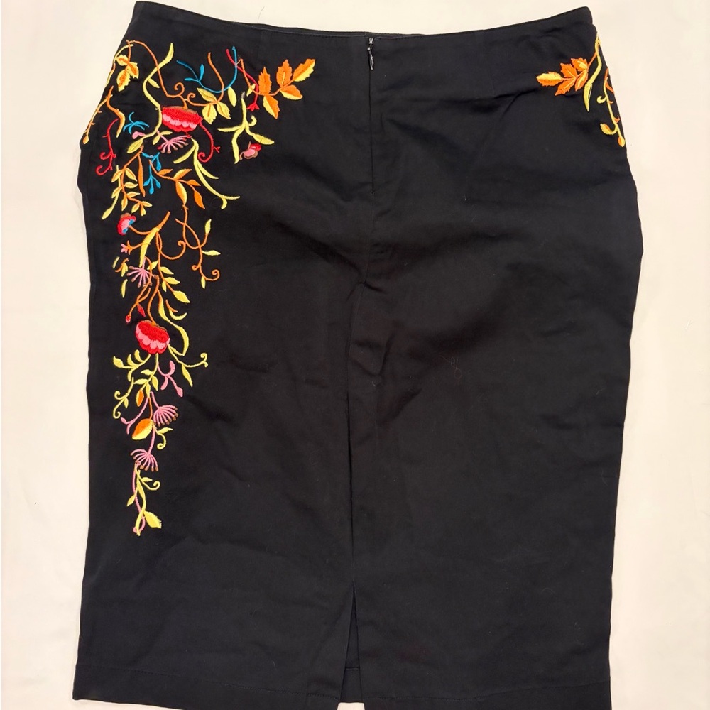 Vibrant Floral Embroidered Cotton Pencil Skirt (6) - Picture 6 of 8